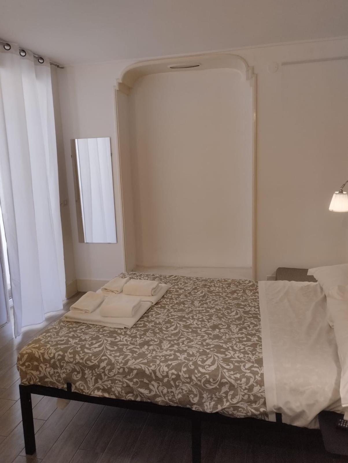 Residence E Appartamenti Cavallerizza Naples Exterior photo