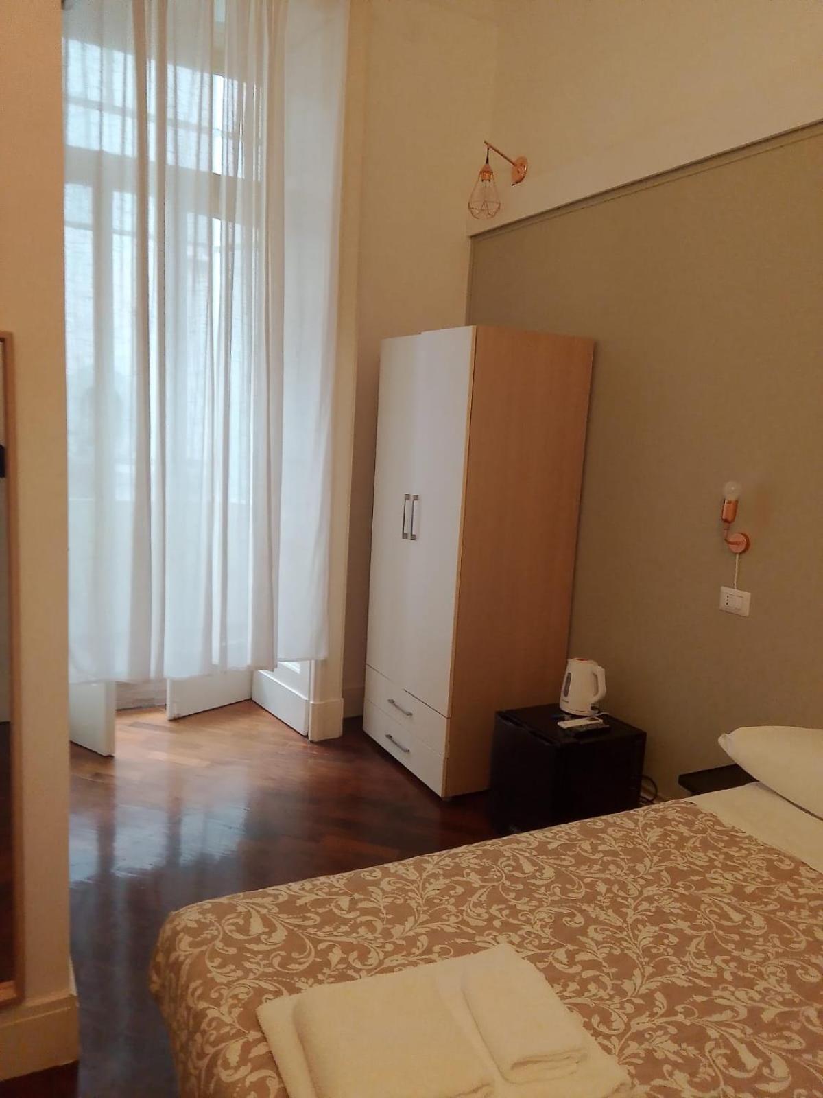 Residence E Appartamenti Cavallerizza Naples Exterior photo